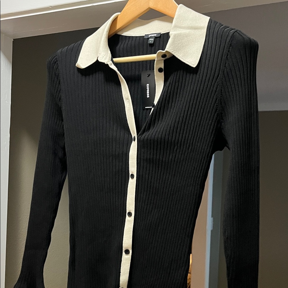 EXPRESS Black and Cream Ribbed Button-Up sweater
BRAND NEW WITH TAGS
